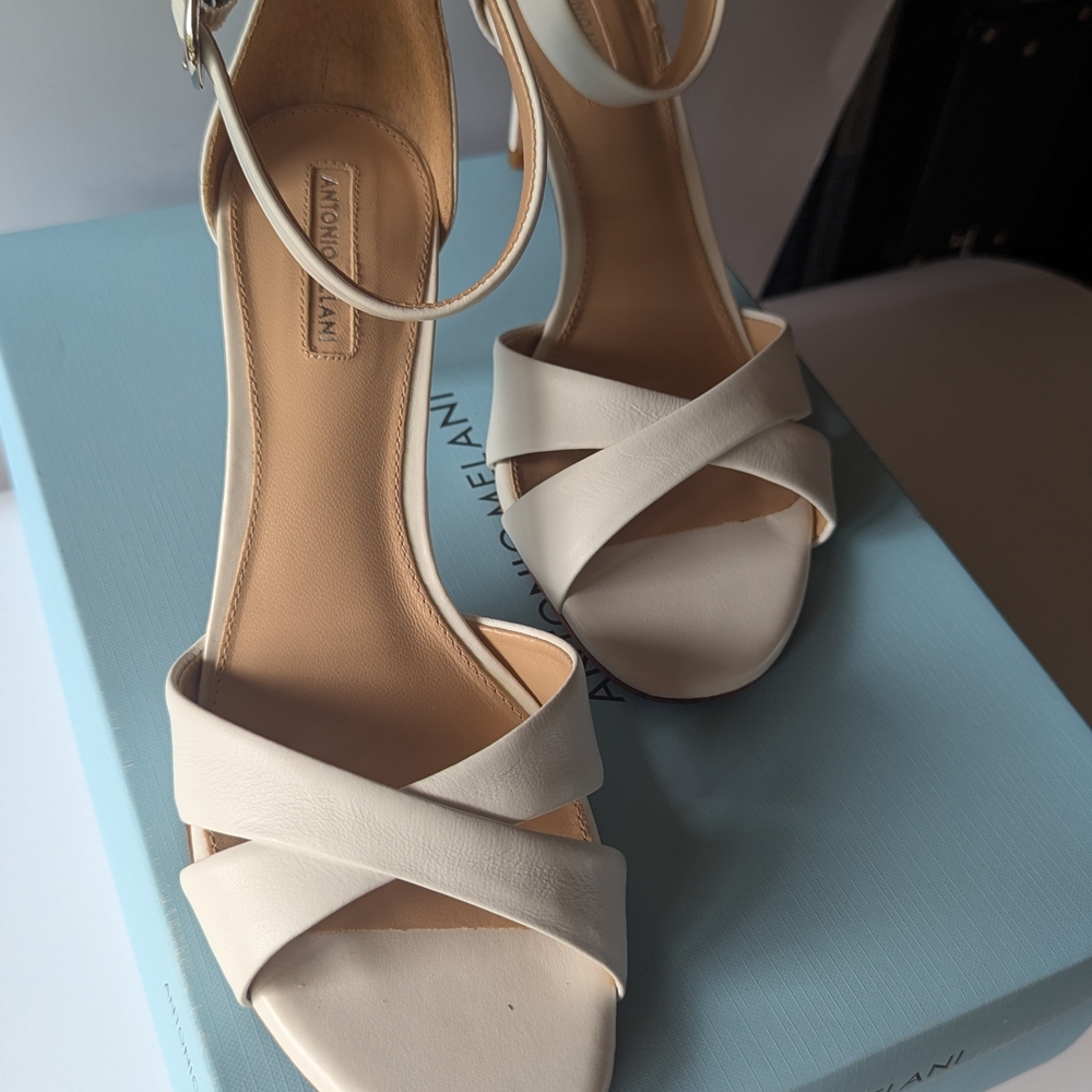 Antonio Melani Women's Cream Sandals